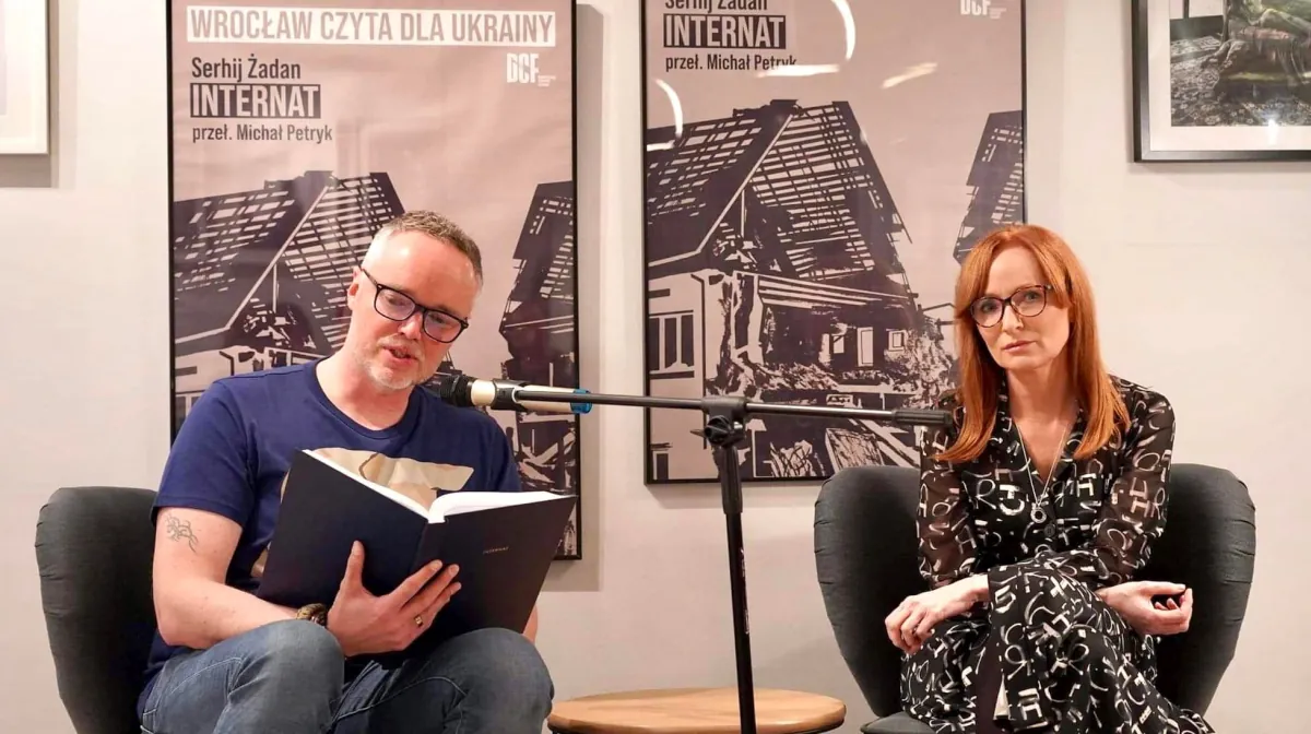 Konferansjer Krzysztof Janoś
